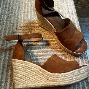 American Threads Tan Wedge Sandals